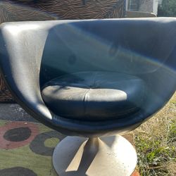 Round black Faux Leather chair 