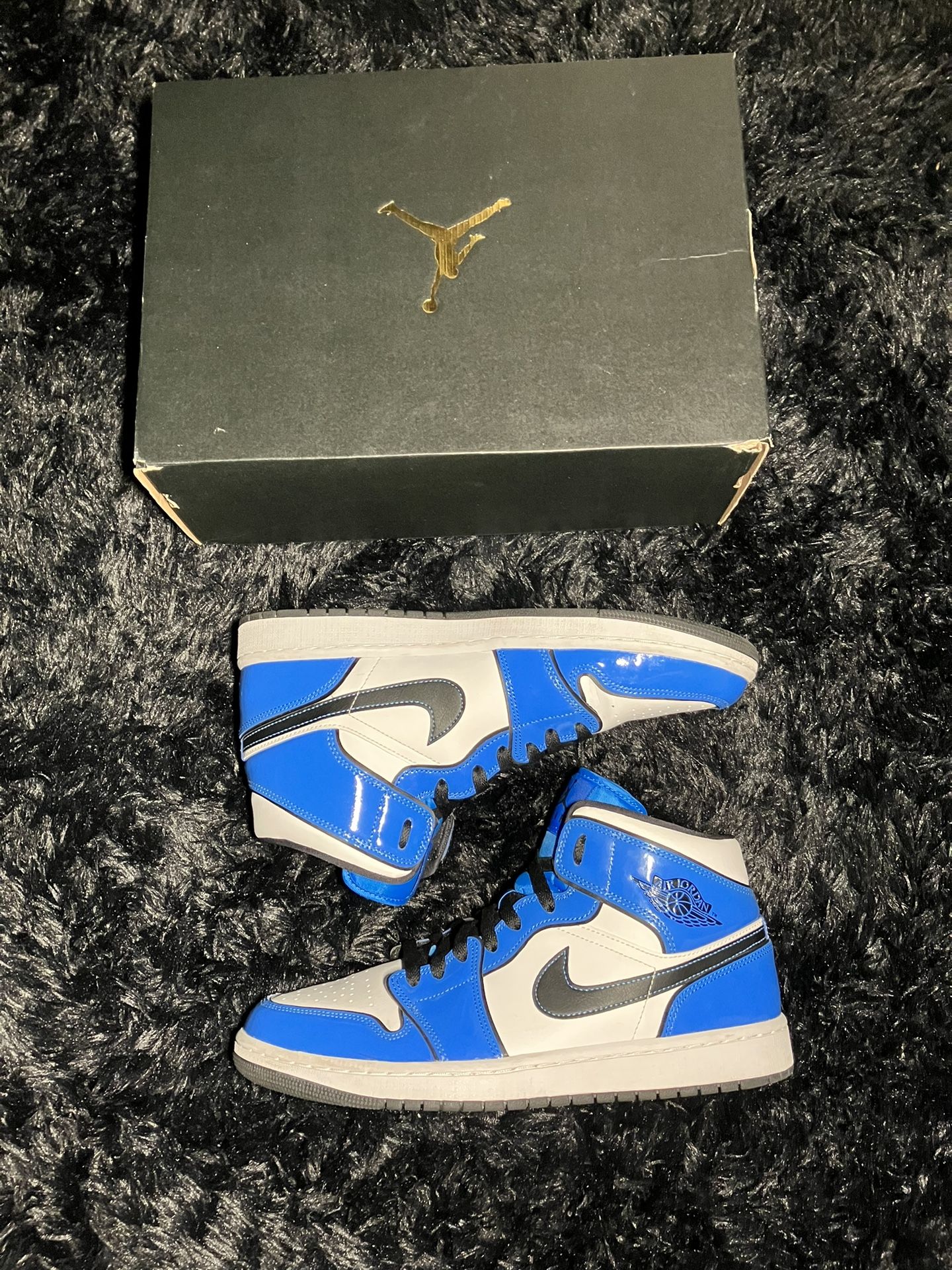 Signal Blue 1 Mids - Used Twice - Asking For $140 Negotiable - OG BOX - Size 10.5