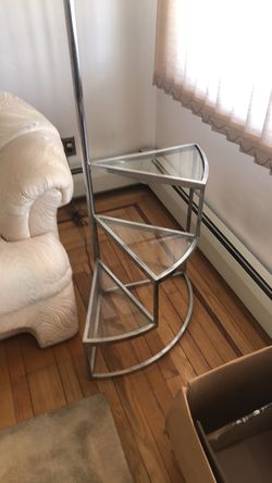Floor lamp/shelves
