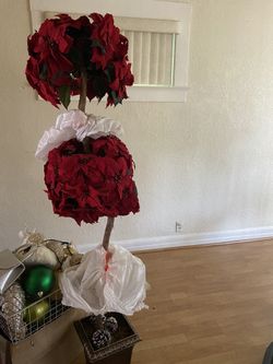 Poinsettia tree decor