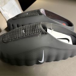 New Nike Mind slides in black