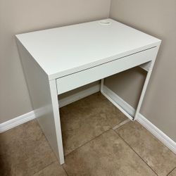 White Table  73x50