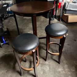 Barstools And Cocktail Table