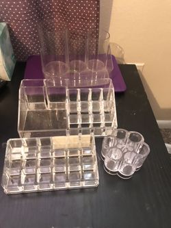 Lipstick/brushes organizer