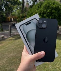 Apple iPhone 15  Unlocked 5G 