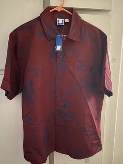 NWT UNDEFEATED red maroon bird logo print short sleeve button up shirt