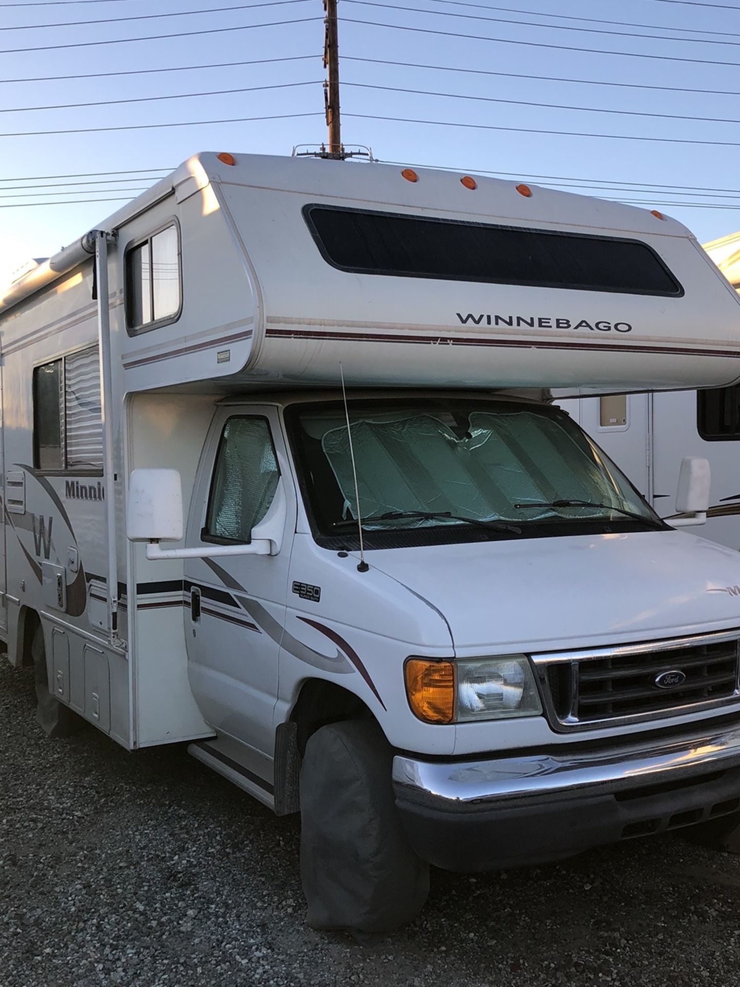 2005 Winnebago￼ Ford E350 22 ft