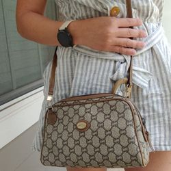 Authentic Vintage Gucci Plus GG Monogram Supreme Clutch Crossbody Bag