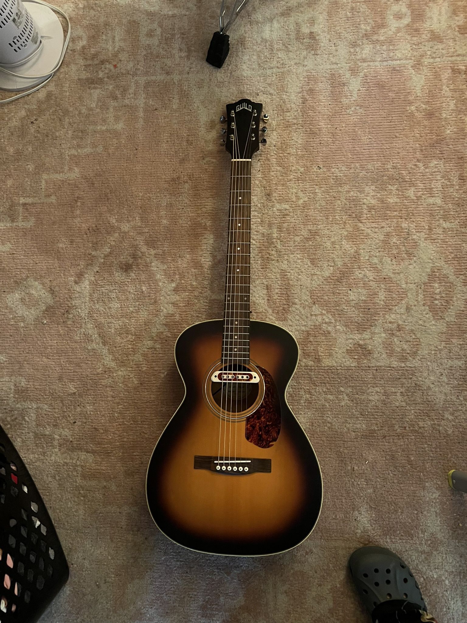 Guild M-240E Troubadour Concert Acoustic-Electric Guitar Vintage Sunburst