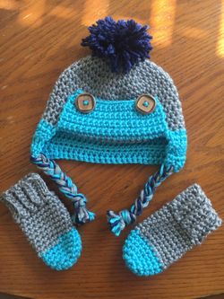 Hat and mitten set