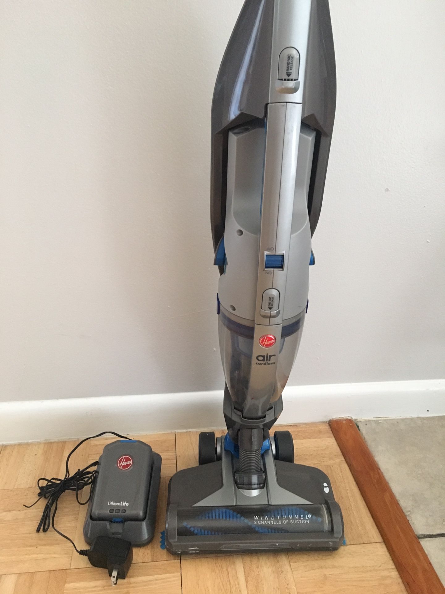 Battery vacuum cleaner Hoover BH52100 in perfect condition