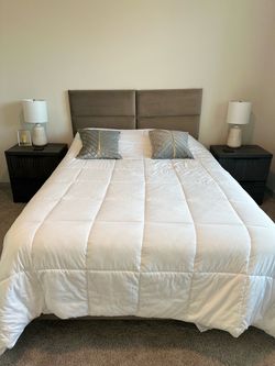 Vant Queen Panel Bed + Mattress + 2 Emerald and gold Nightstands – Like New