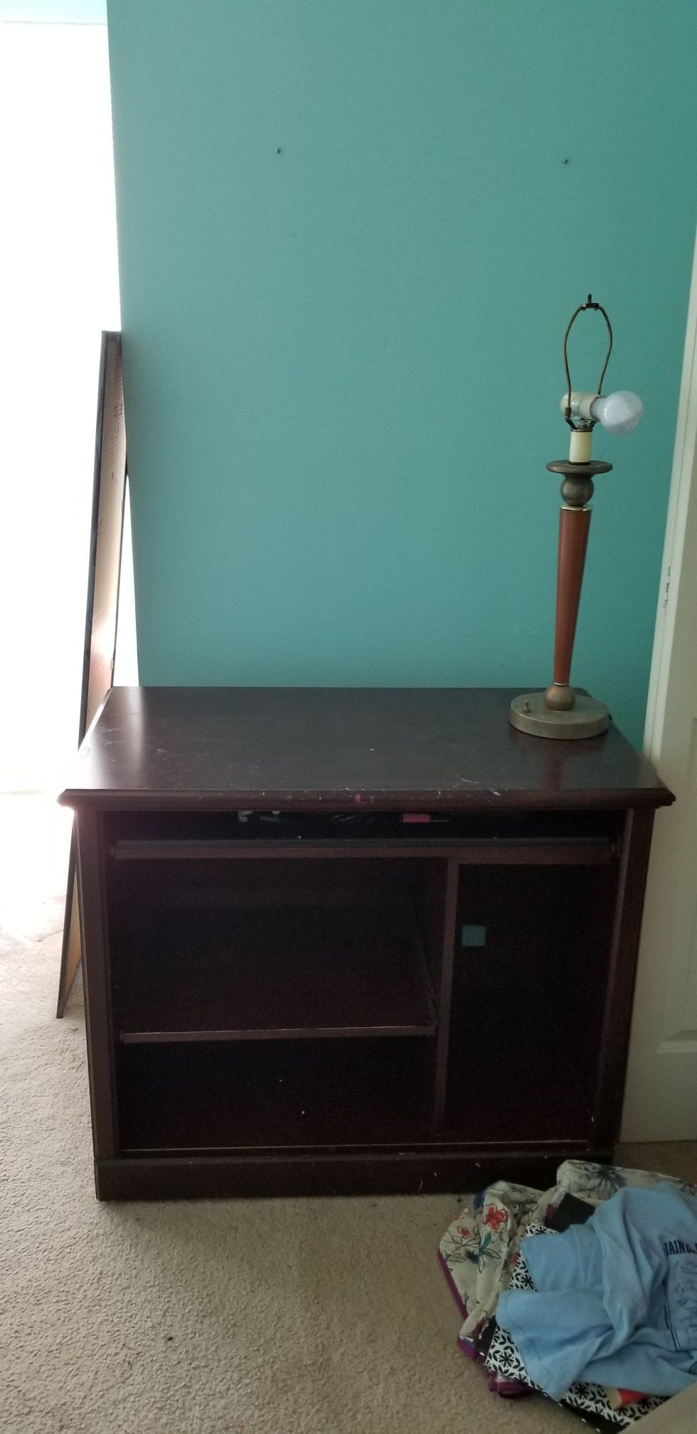 Moving dont need $20 small used desk with lamp