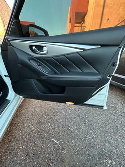 Q50 black door panel