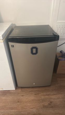 GE Mini Fridge