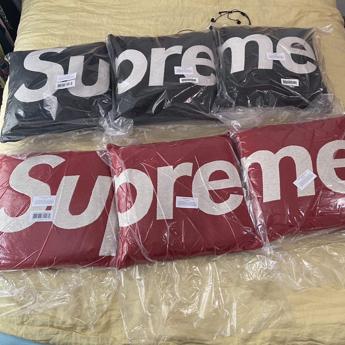 SUPREME 💎 on Instagram: Og Ma X SS2022 Supreme Woven Area Rug X Supreme  Jules Pansu Pillow 🔥🔥