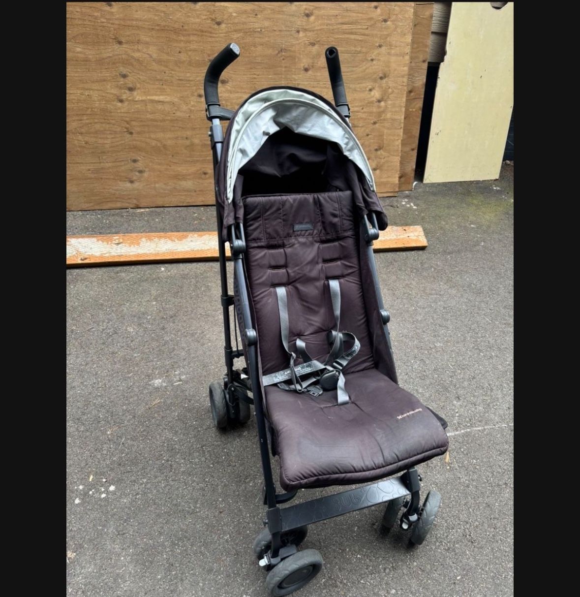 LOW PRICE MOVING- $600 RETAIL UPPA BABY G-LUXE STROLLER
