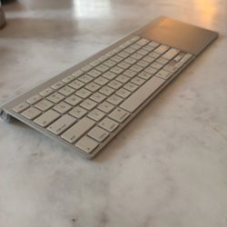 Apple Keyboard 