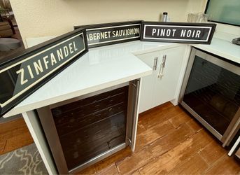 Wine signs decor