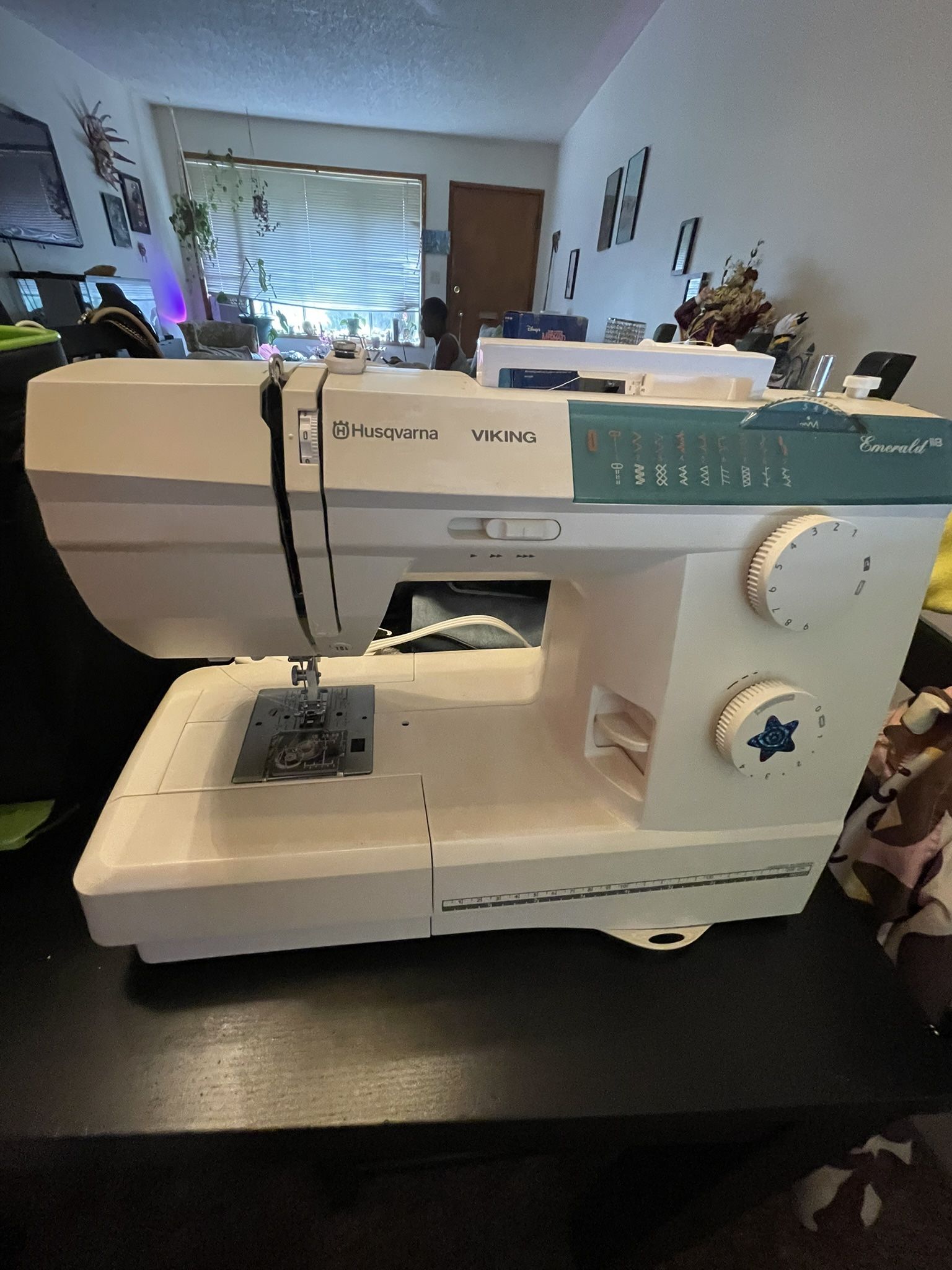 Huskavarna Viking 118 Sewing Machine