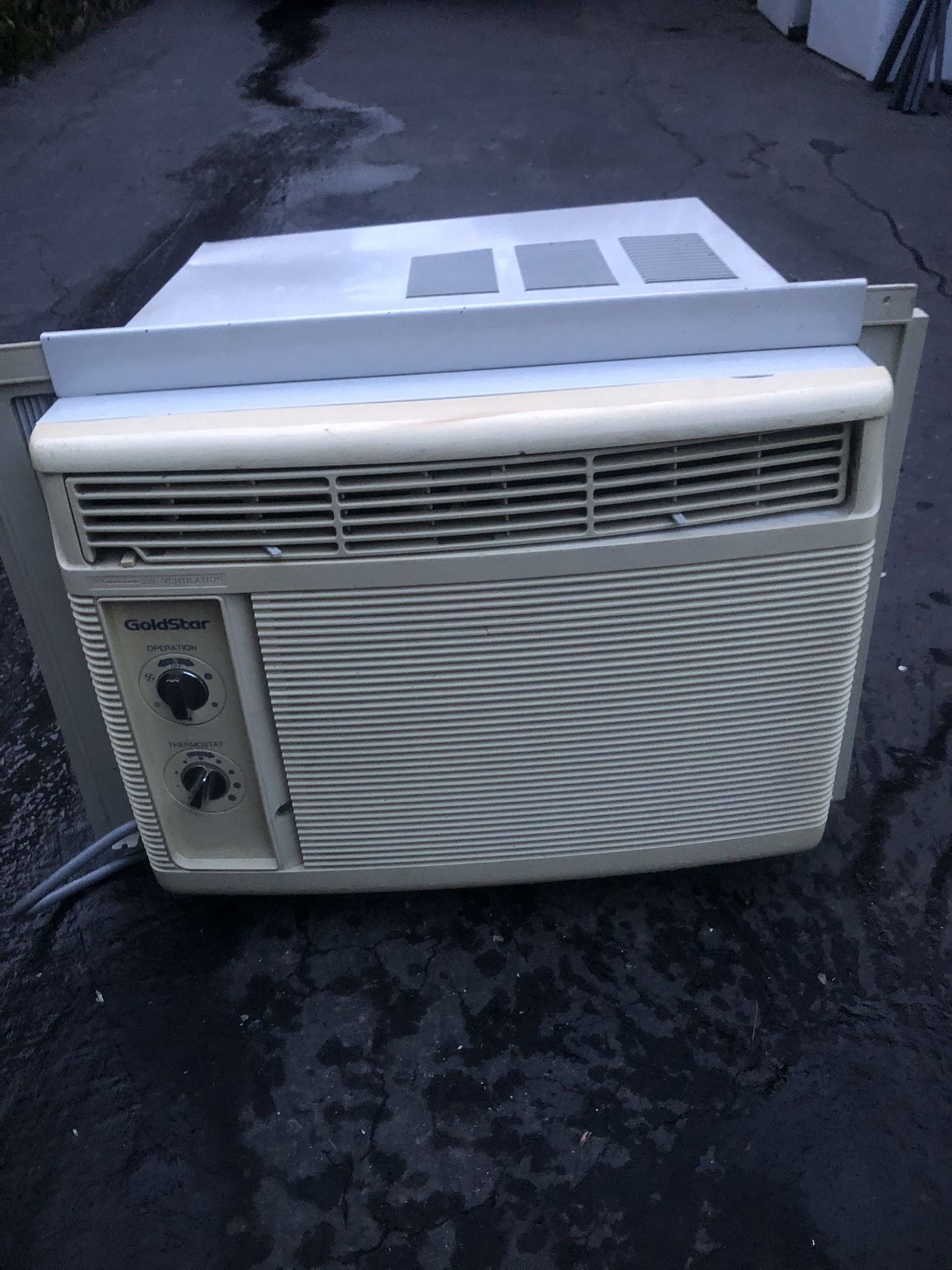 Very Good Condition Goldstar Air Conditioner