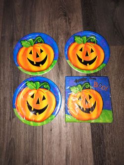 Halloween Pumkin Dessert Plates & Napkins  BRAND NEW