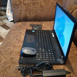 Laptop Toshiba Satellite C55-C-Intel Core i5-8gb Ram-128gb HD SSD Solid 