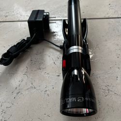 Maglite ML150LR Rechargeable LED Flashlight System.