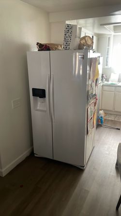 Samsung 25 Cu. Ft. Side-by-Side Refrigerator RS25J500DWW