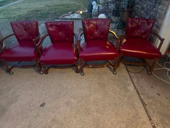 Dining table With 4 Leather Chairs