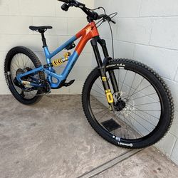 YT Capra MX Core CF 