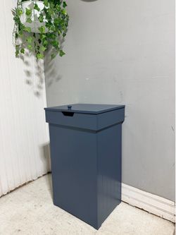 Trash can