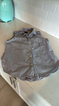 Lizsport blue and white striped sleeveless button up shirt with pocket
