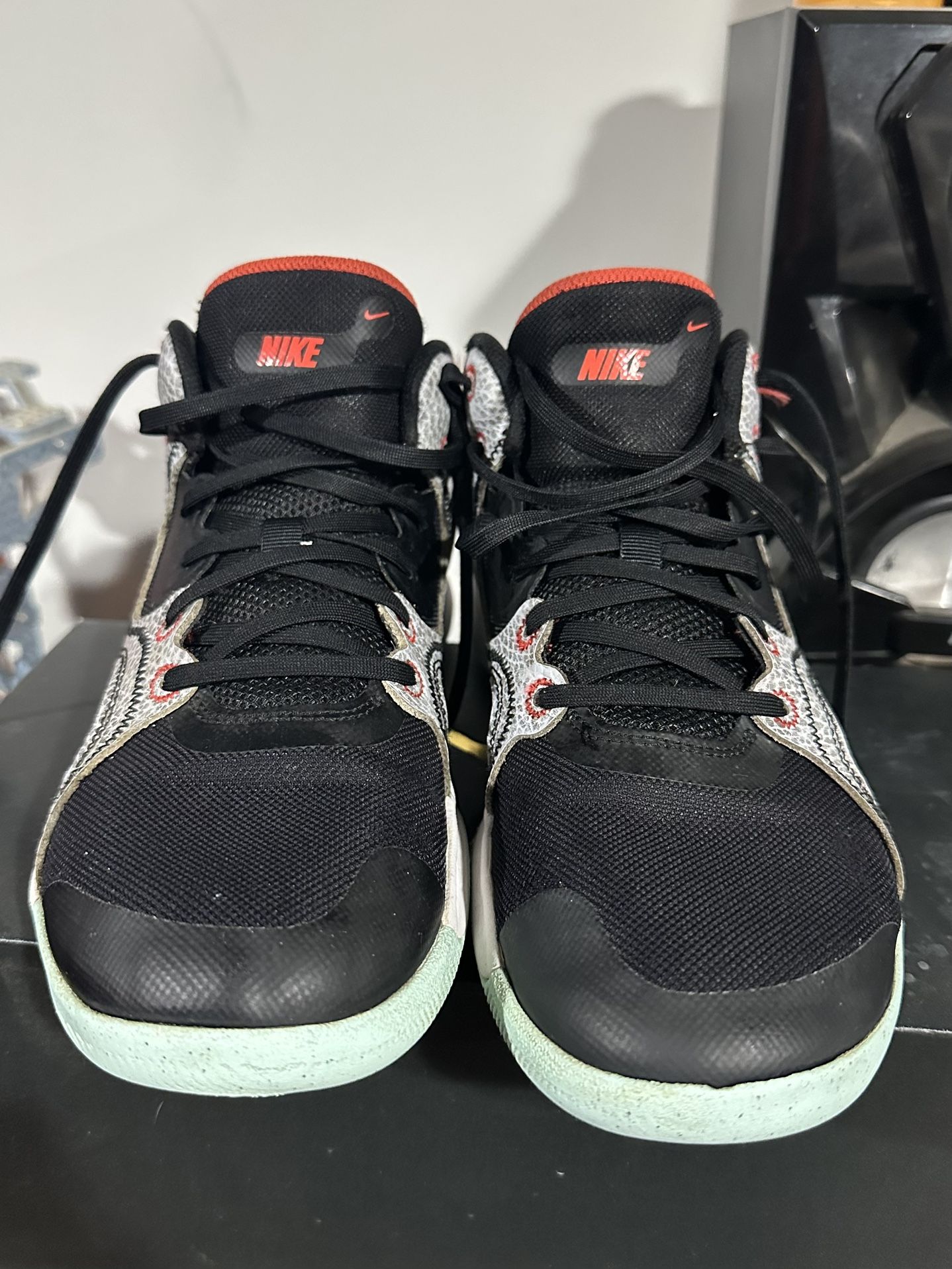 Nike Youth 7 Basketball shoes