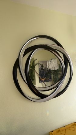 Unique mirror