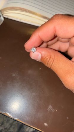 Real diomond. Squared small earrings. Tested real
