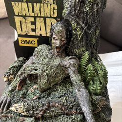 AMC The Walking Dead Complete Fourth Season Blu-ray Set and Tree Walker Display 