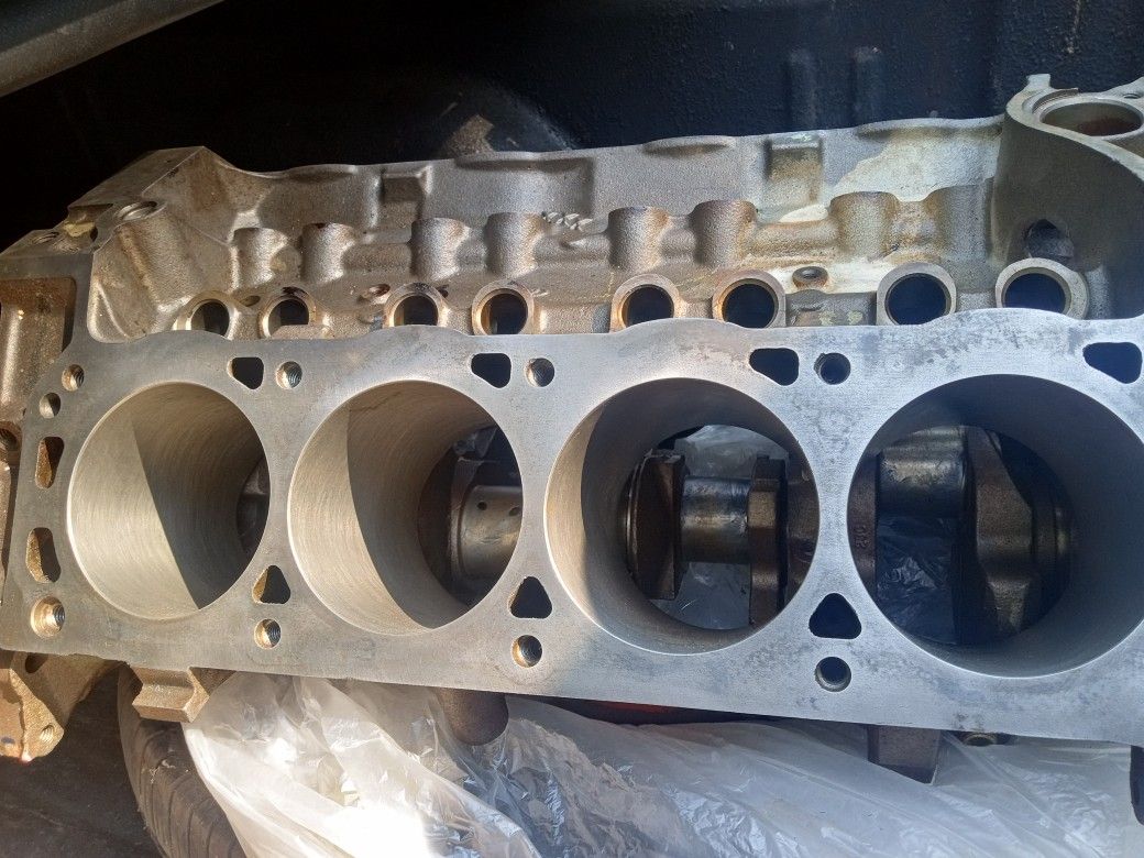 Nos 95 Ford 302 Block And Crank. 
