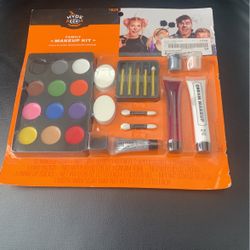 Hyde Eek Family Make Up Kit 