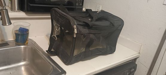 Travel pet carrier *LIKE NEW*