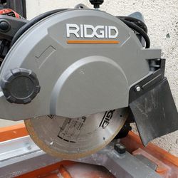 RIDGID CERAMIC WET SAW WITH TABLE AND NEW BLADE