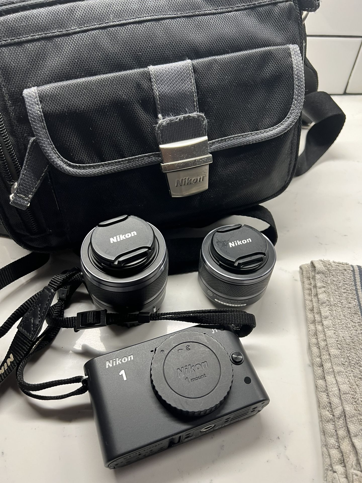 Nikon J1 - Main Image