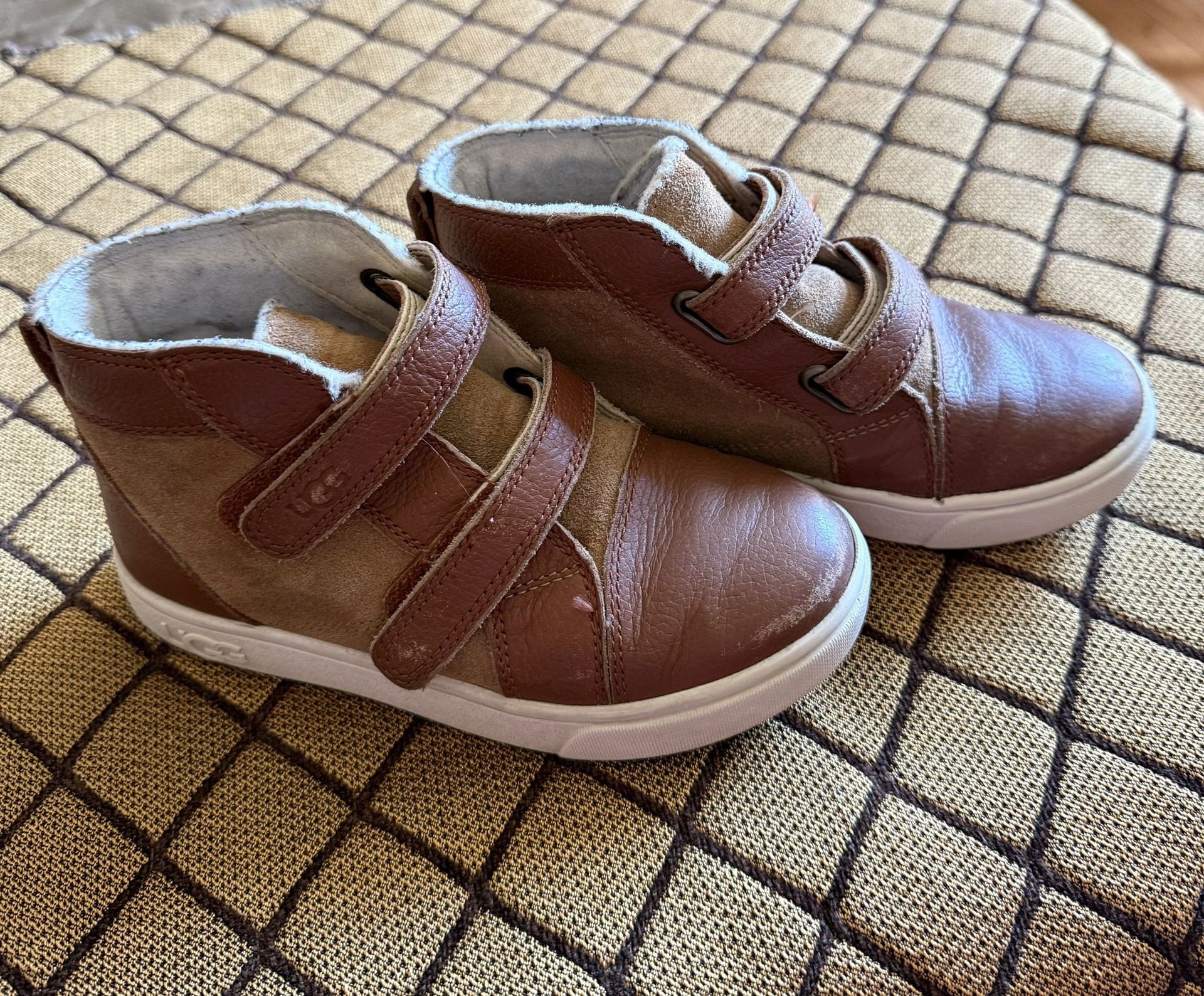 UGG Kids ( Size 12)