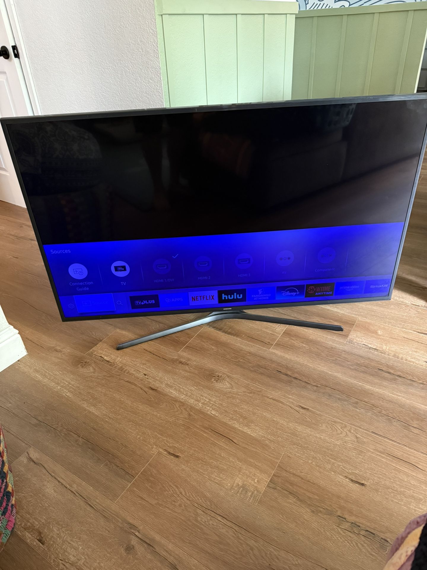 55” Samsung TV (used) Working Condition. Stand + Mount + Remote (OBO)