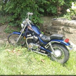 1999 Suzuki Intruder 800 W/Parts Bike