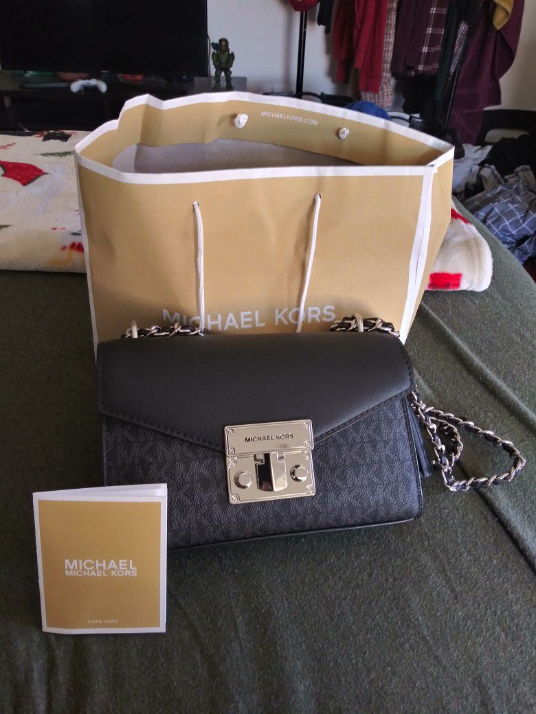Michael Kors Bags  Michael Kors Daniela Large Gusset Crossbody for Sale in  Oakley, CA - OfferUp