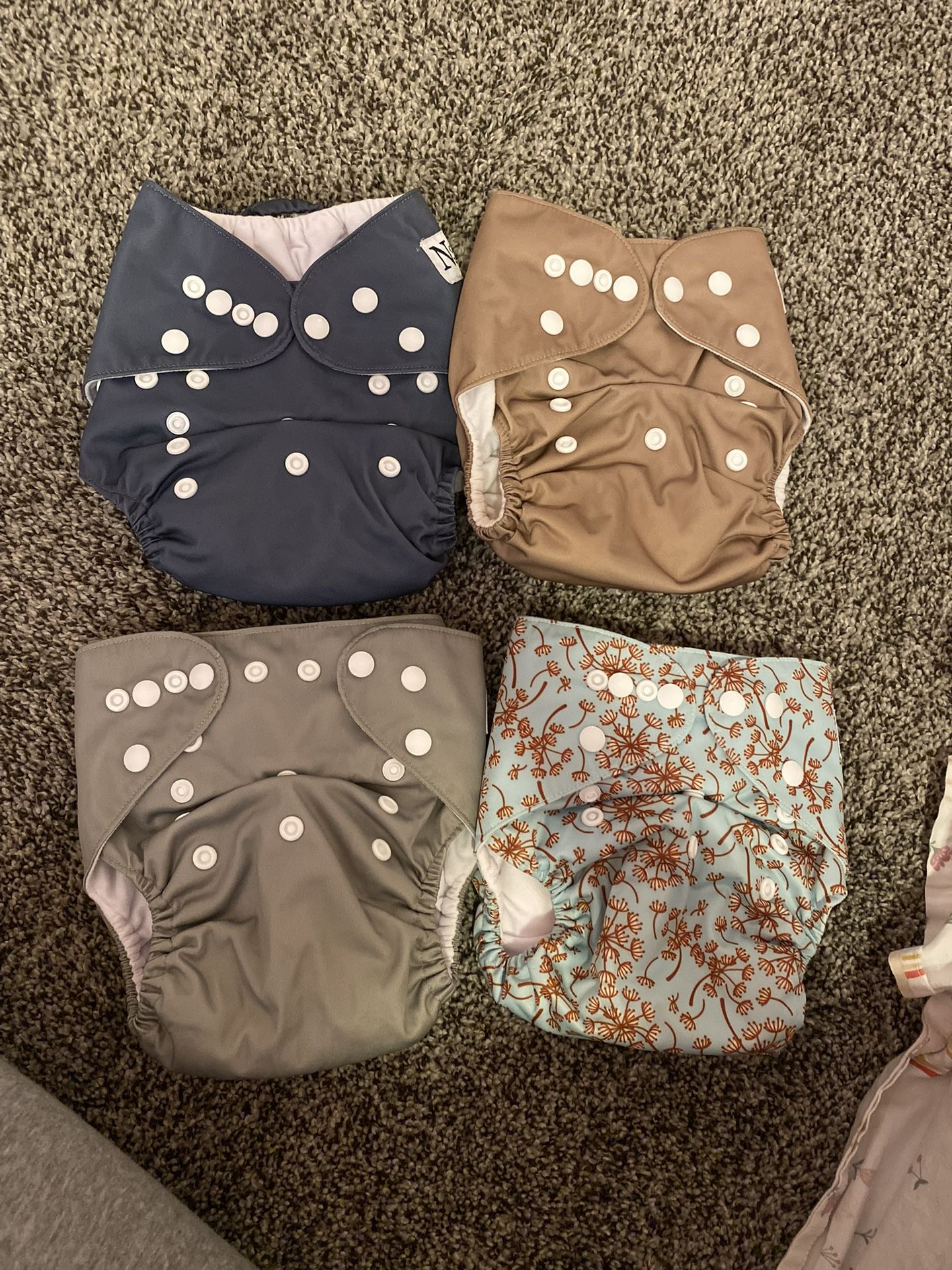 Nora’s Nursery Cloth Diapers with inserts 