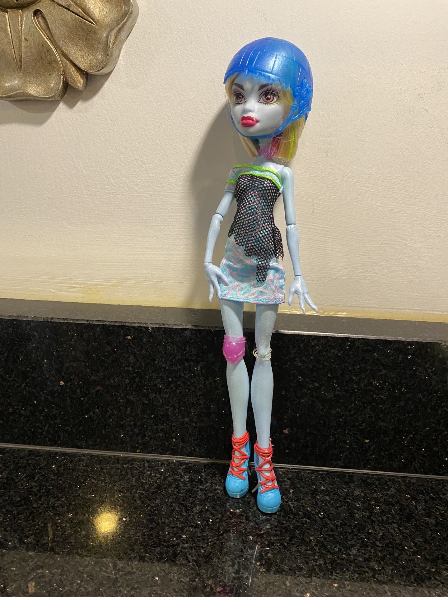 Monster High Skultimate Roller Maze Abbey Bominable 10” Doll with Scissor Shoes