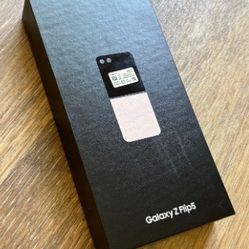 UNLOCKED - Samsung Galaxy Z Flip5 5G 256GB Pink 6.7'' Perfect Condition Mint Conditions