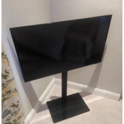 Samsung LED Smart Tv With Mount 